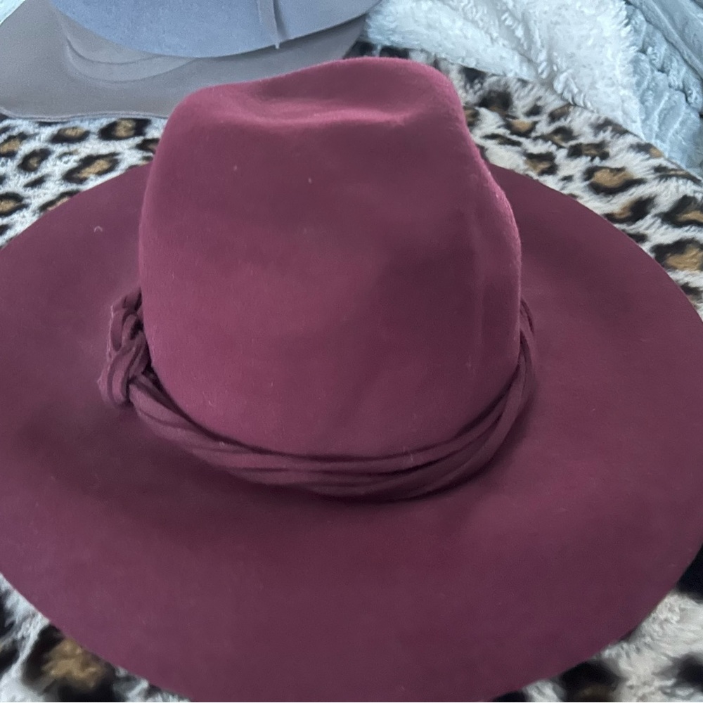 Chic Maroon Women's Fedora